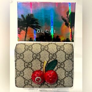 GUCCI limited Edition Cherry flap compact wallet 🍒 GG supreme canvas